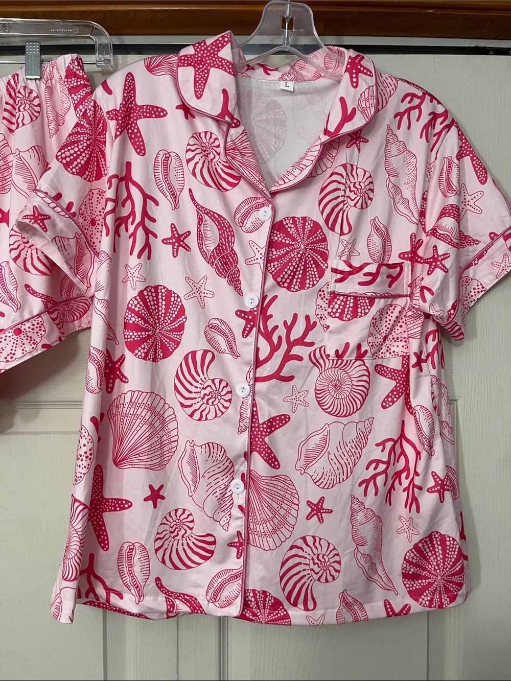Ladies Pink Shell-Print pajamas NWOT Large